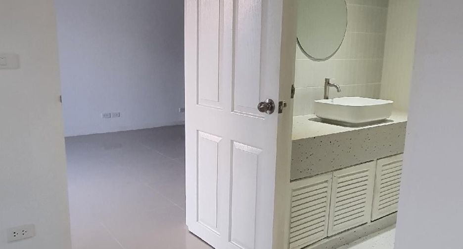 For sale 1 bed condo in Huai Khwang, Bangkok