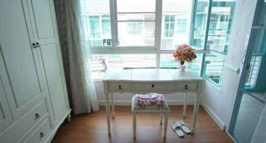 For sale 3 bedrooms townhouse in Lat Krabang, Bangkok