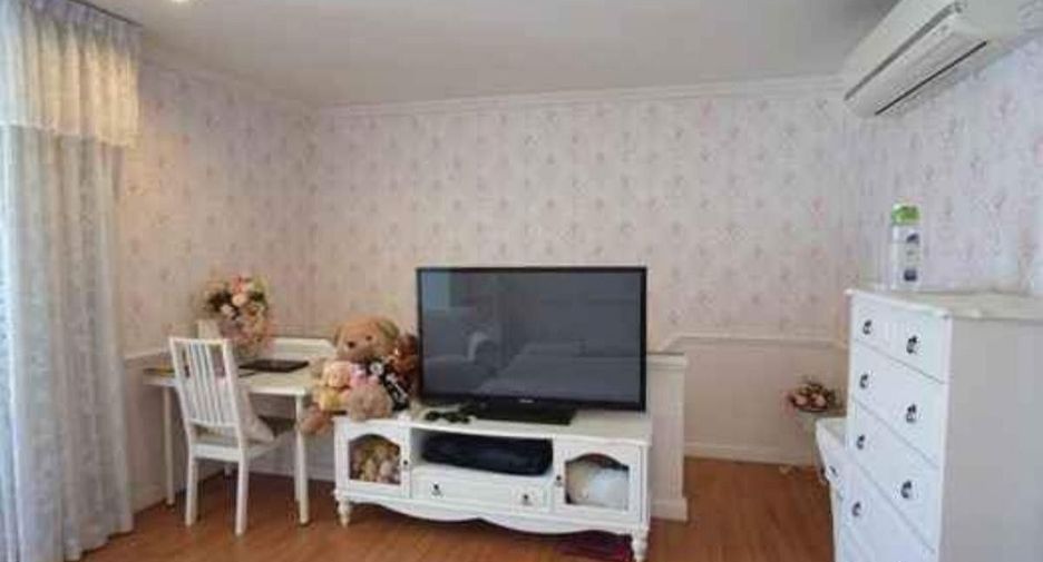For sale 3 bedrooms townhouse in Lat Krabang, Bangkok