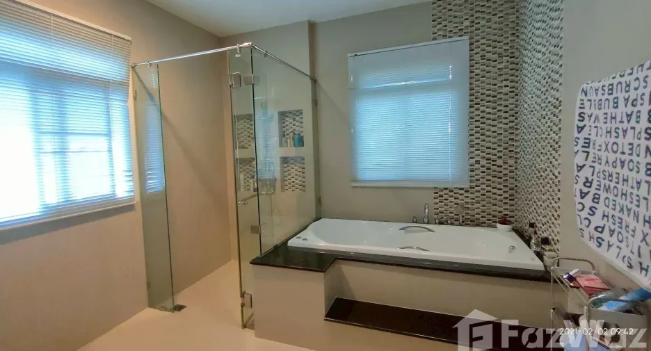 For sale 4 bedrooms house in Khan Na Yao, Bangkok