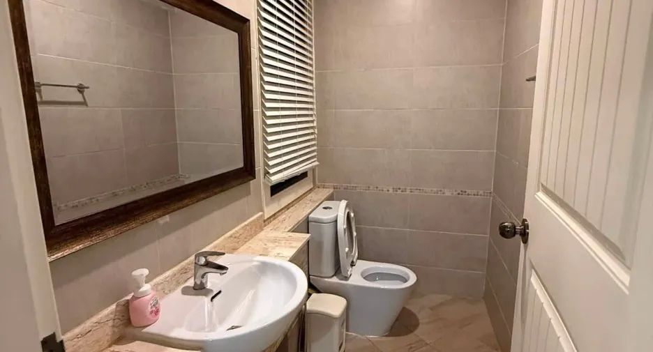 For rent 4 bedrooms house in Huay Yai, Pattaya