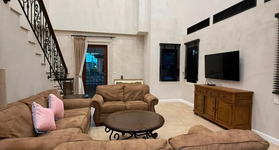 For rent 4 bedrooms house in Huay Yai, Pattaya