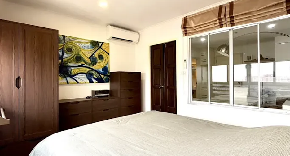 For sale 1 bed condo in Bang Kapi, Bangkok