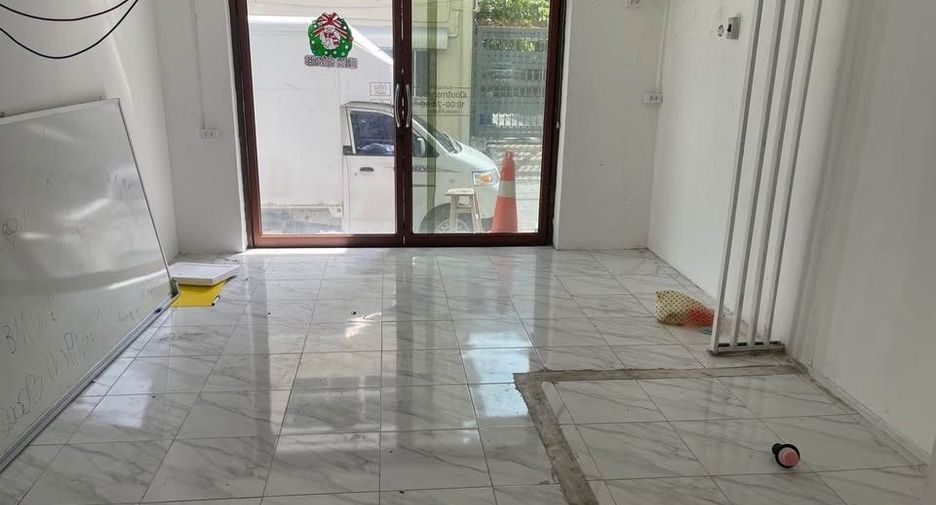 For rent 3 bedrooms retail Space in Suan Luang, Bangkok