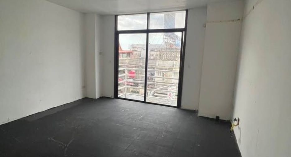 For rent 3 bedrooms retail Space in Suan Luang, Bangkok