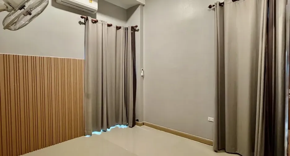 À louer 3 chambres maison à Mueang Phuket, Phuket