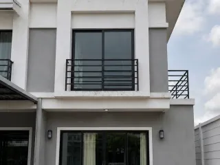 For sale 2 bedrooms townhouse in Bang Phli, Samut Prakan