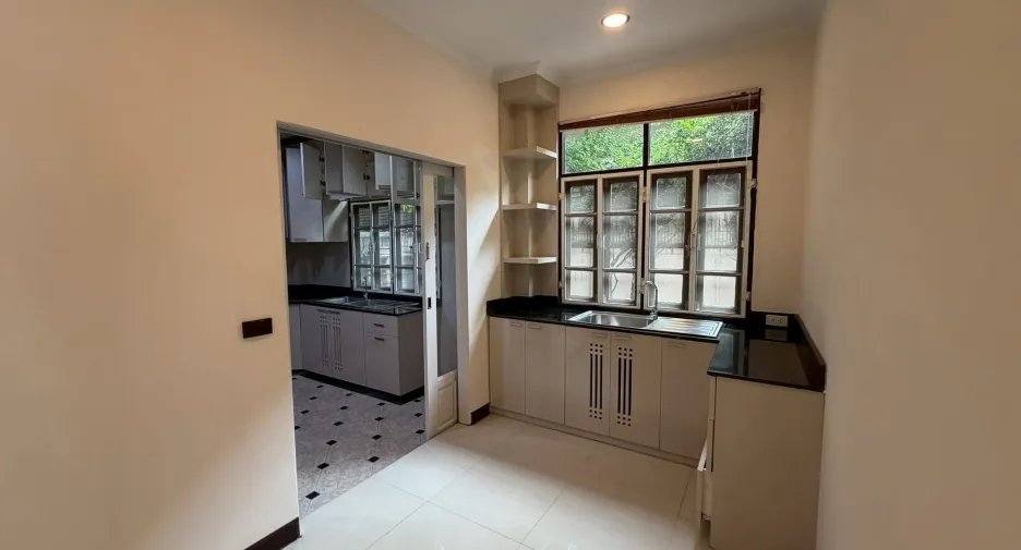 Haus zur Miete mit 3 Zimmer in Watthana, Bangkok