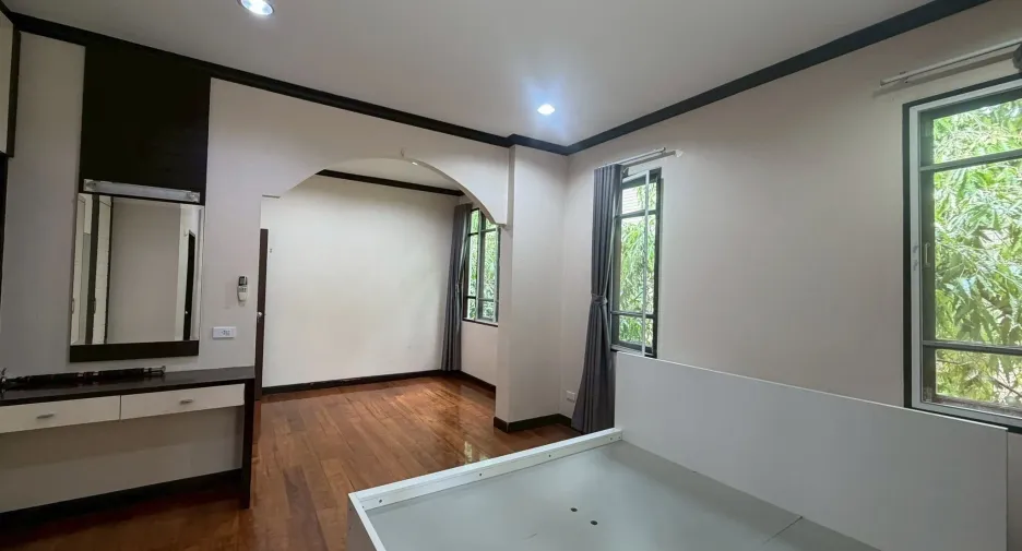 Haus zur Miete mit 3 Zimmer in Watthana, Bangkok