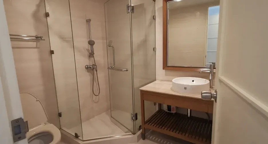 For rent 3 bedrooms condo in Watthana, Bangkok