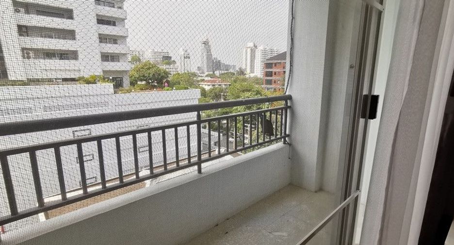 For rent 3 bedrooms condo in Watthana, Bangkok