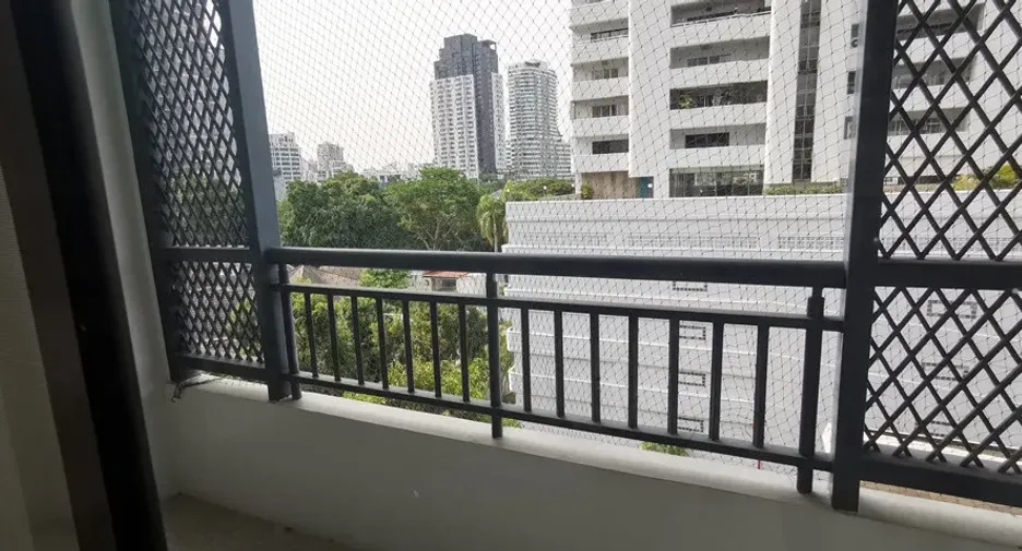 For rent 3 bedrooms condo in Watthana, Bangkok