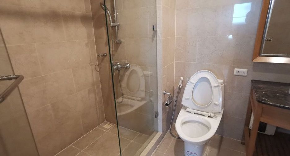 For rent 3 bedrooms condo in Watthana, Bangkok