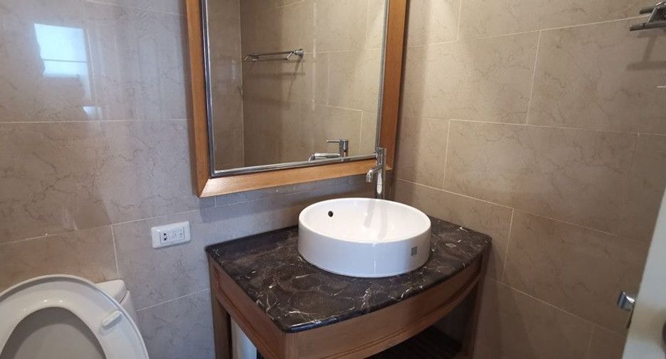 For rent 3 bedrooms condo in Watthana, Bangkok
