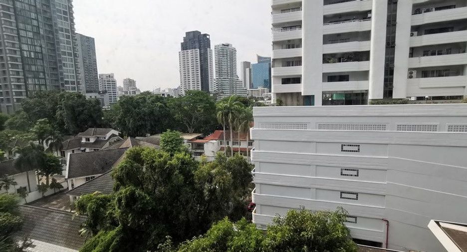 For rent 3 bedrooms condo in Watthana, Bangkok
