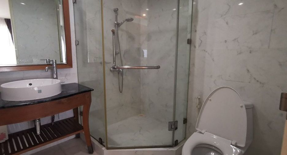 For rent 3 bedrooms condo in Watthana, Bangkok