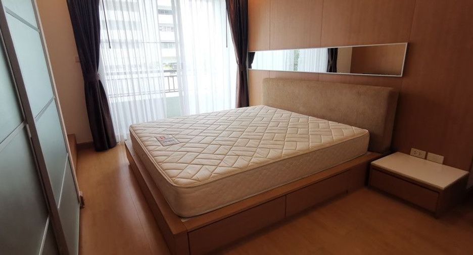 For rent 3 bedrooms condo in Watthana, Bangkok