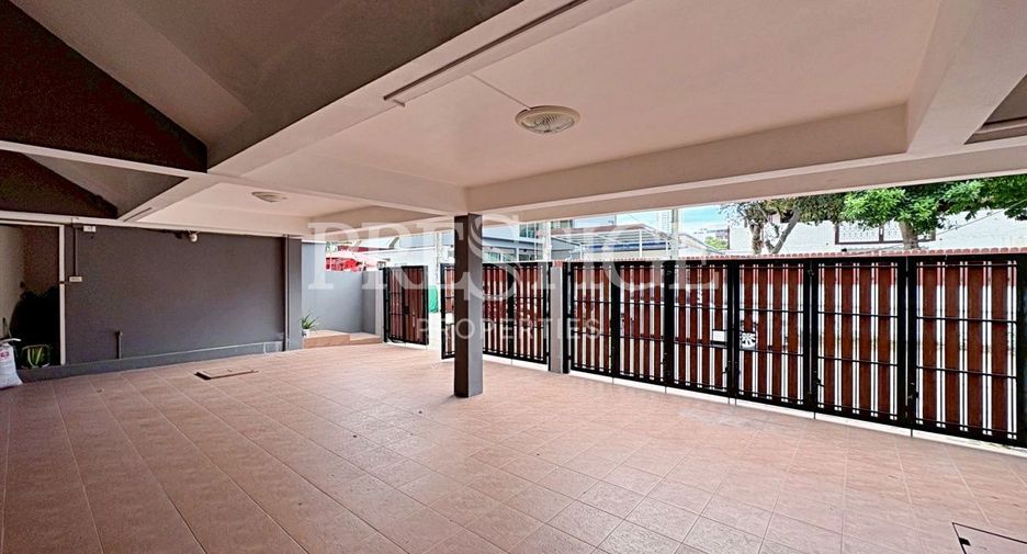 For sale and for rent 12 bedrooms house in Jomtien, Pattaya