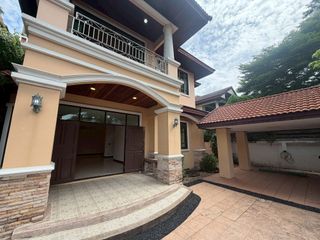 For rent 3 bedrooms house in Phra Khanong, Bangkok