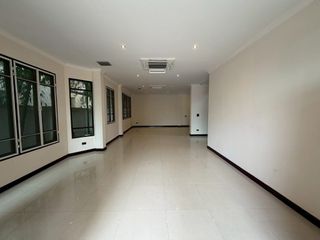 For rent 3 bedrooms house in Phra Khanong, Bangkok