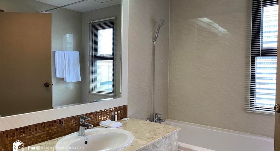 For rent 3 bedrooms condo in Watthana, Bangkok
