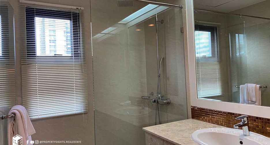 For rent 3 bedrooms condo in Watthana, Bangkok