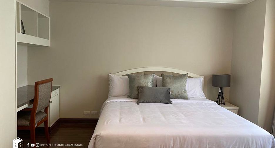 For rent 3 bedrooms condo in Watthana, Bangkok