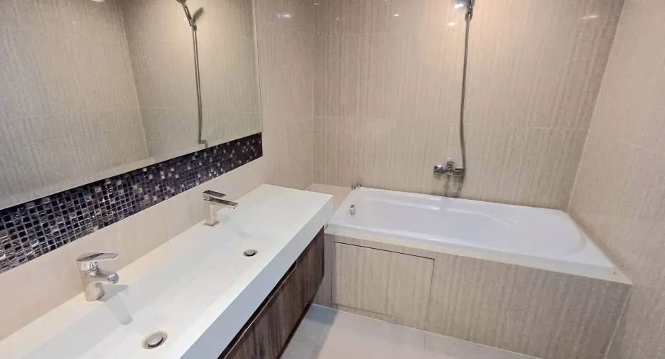 Продажа и аренда 2 спальни кондо в Щаттхана, Бангкок