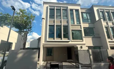 For rent 3 bedrooms townhouse in Chatuchak, Bangkok