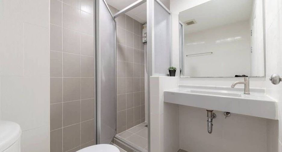 For sale 1 bed condo in Watthana, Bangkok