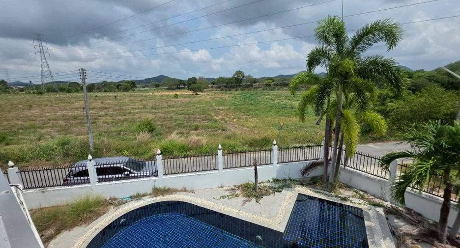 For sale 3 bedrooms villa in Bang Saray, Pattaya