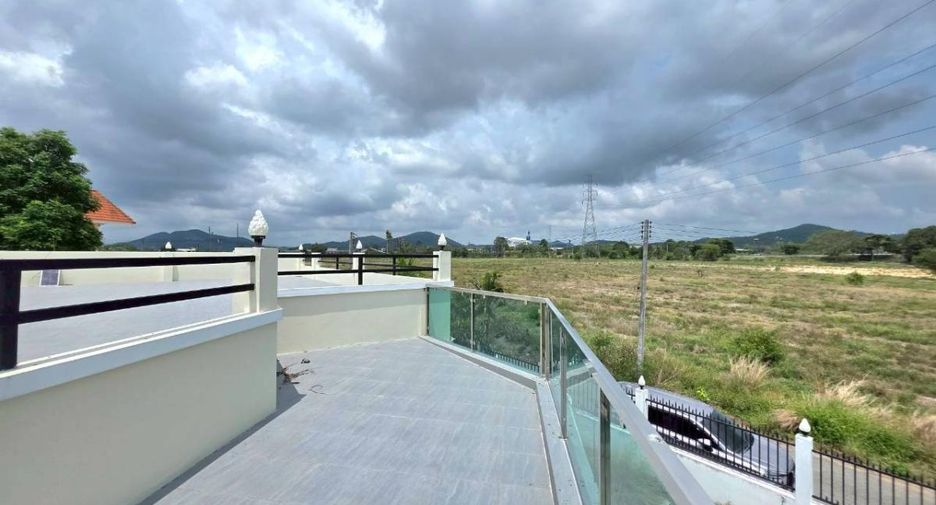 For sale 3 bedrooms villa in Bang Saray, Pattaya