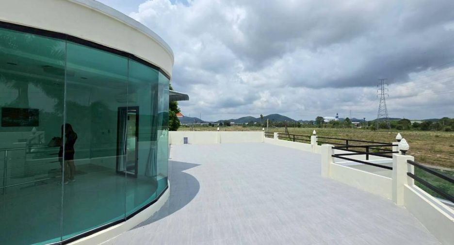 For sale 3 bedrooms villa in Bang Saray, Pattaya