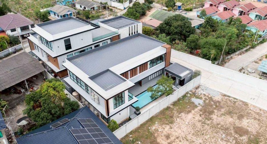 À vendre 4 chambres villa à Bang Lamung, Chonburi