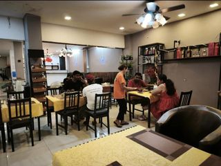Local comercial en venta de 2 habitaciones en Bang Lamung, Chonburi