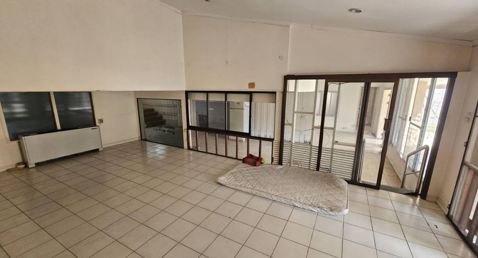For sale 5 bedrooms house in Bang Na, Bangkok