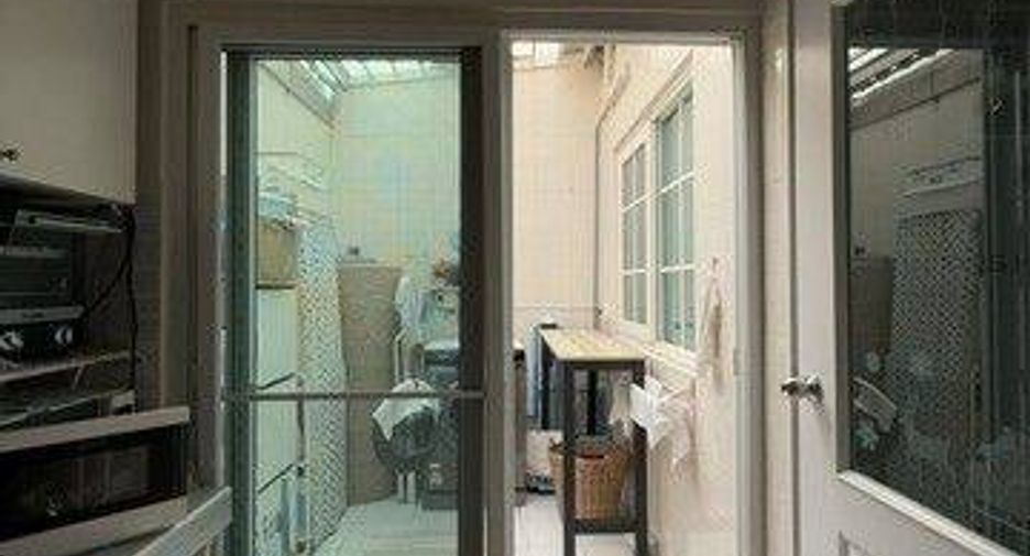 For sale 4 bedrooms townhouse in Prawet, Bangkok