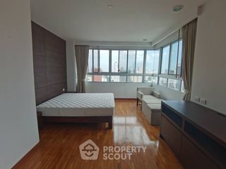 For rent 4 bedrooms apartment in Watthana, Bangkok