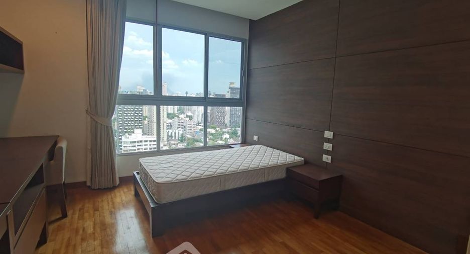 For rent 4 bedrooms apartment in Watthana, Bangkok