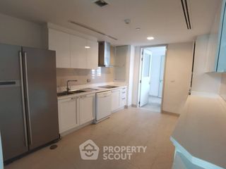 For rent 4 bedrooms apartment in Watthana, Bangkok