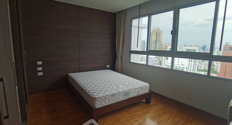 For rent 4 bedrooms apartment in Watthana, Bangkok