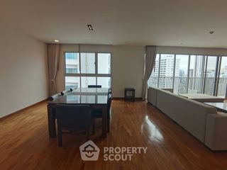 For rent 4 bedrooms apartment in Watthana, Bangkok