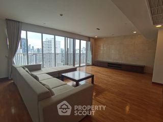 For rent 4 bedrooms apartment in Watthana, Bangkok