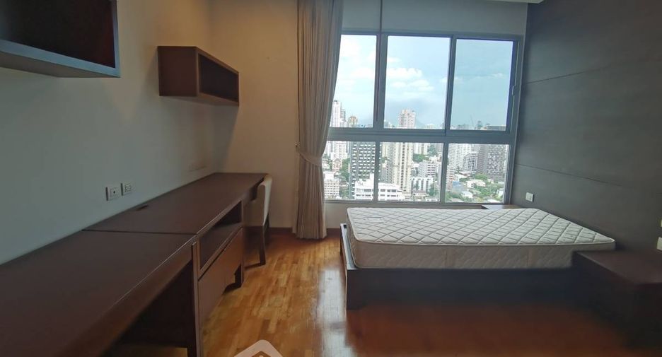 For rent 4 bedrooms apartment in Watthana, Bangkok