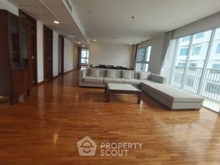 For rent 4 bedrooms apartment in Watthana, Bangkok