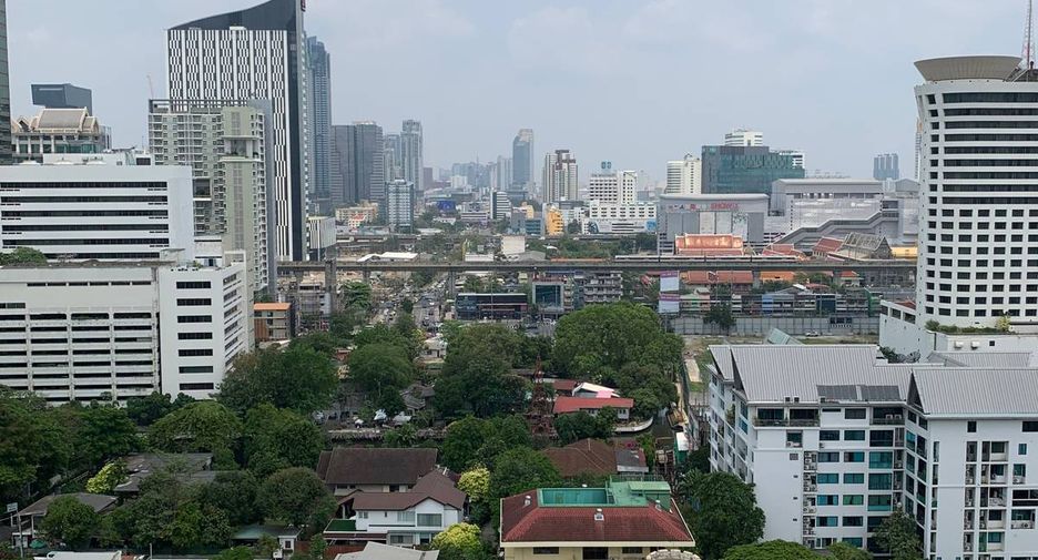 For rent 3 bedrooms condo in Watthana, Bangkok