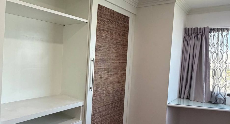 For rent 3 bedrooms condo in Rat Burana, Bangkok
