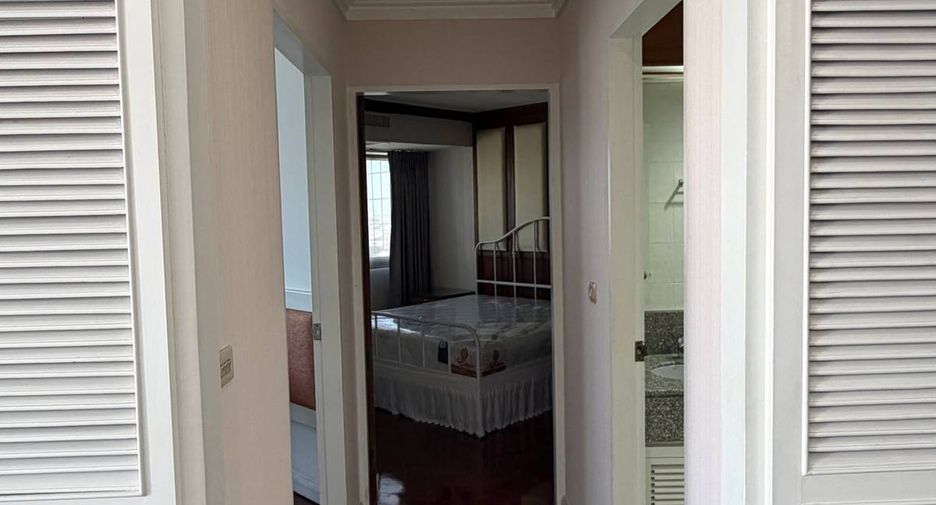 For rent 3 bedrooms condo in Rat Burana, Bangkok