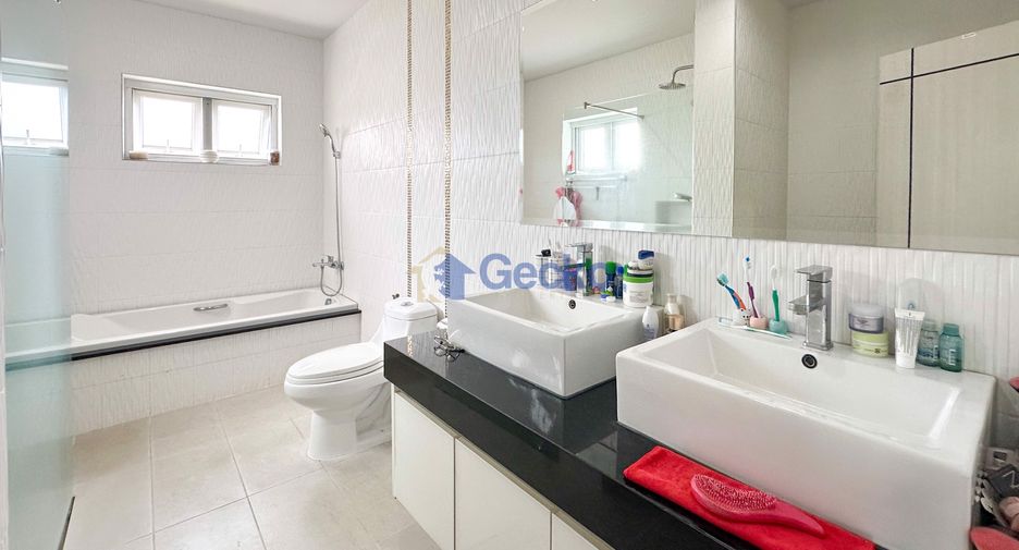 For rent 4 bedrooms house in Bang Lamung, Chonburi