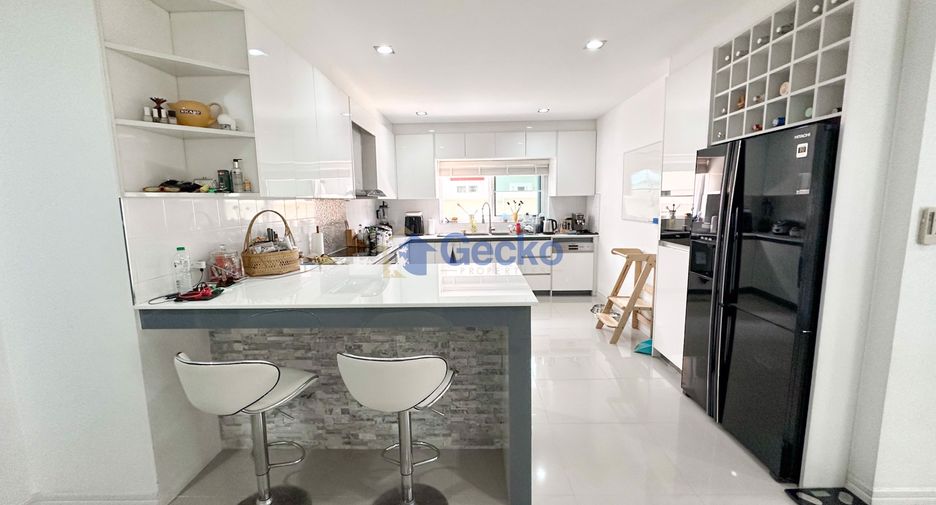 For rent 4 bedrooms house in Bang Lamung, Chonburi
